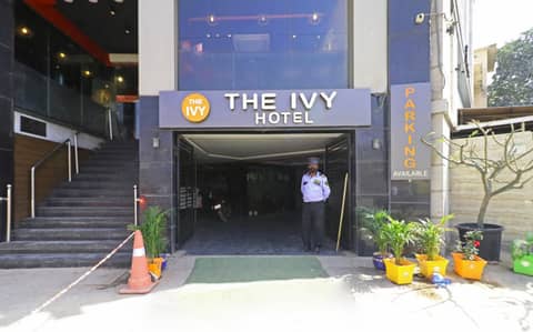 The IVY Grand Hotel - Luxury living in City Centre Near Connaught Place — parking