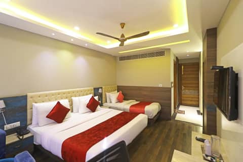 The IVY Grand Hotel - Luxury living in City Centre Near Connaught Place — hotel room