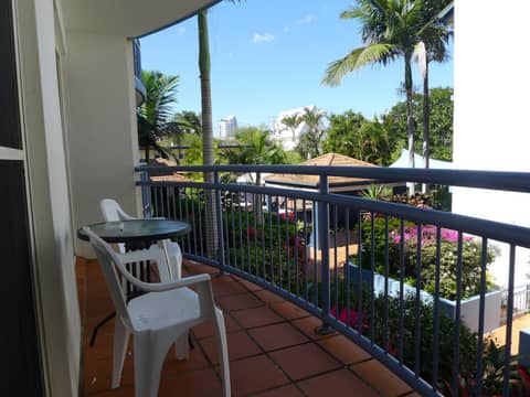 Santana Resort Surfers Paradise — balance & terrace