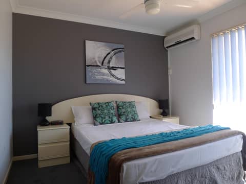 Santana Resort Surfers Paradise — hotel room