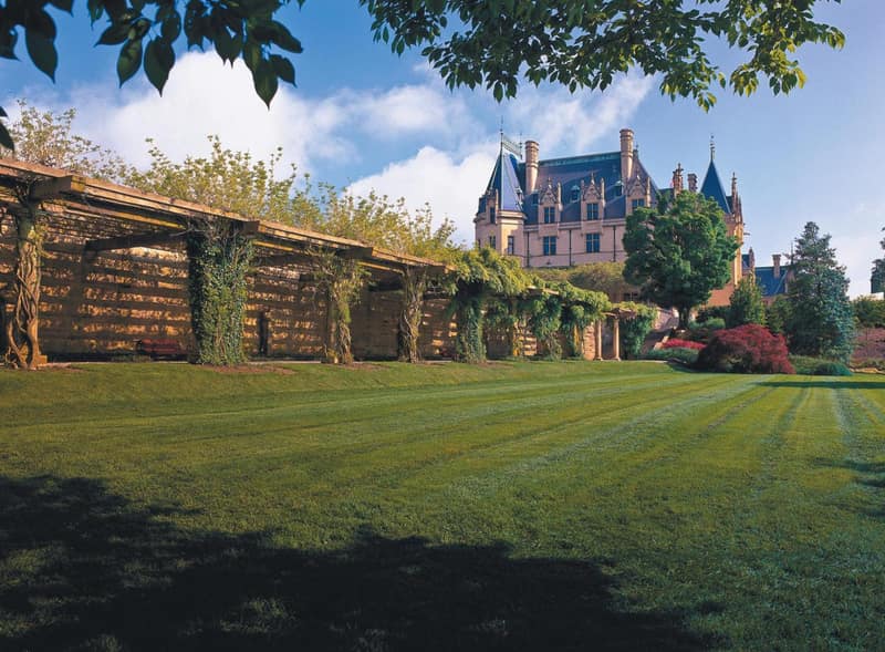 Crowne Plaza Resort Asheville by IHG — building