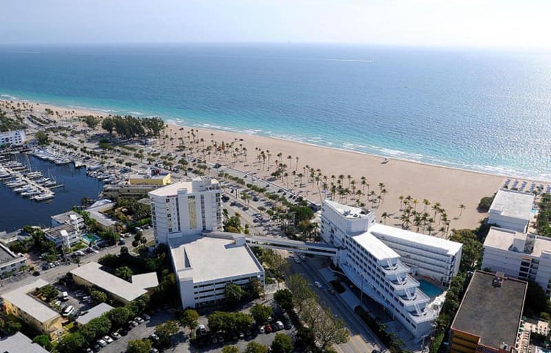 B Ocean Resort Fort Lauderdale Beach — building