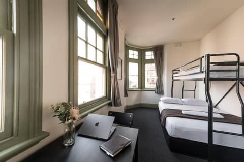Sydney Central Inn — hotel room