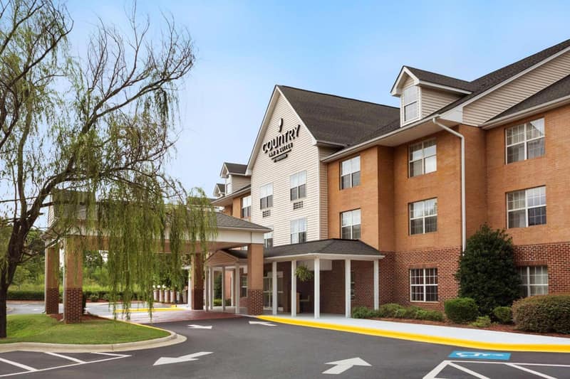 Country Inn & Suites by Radisson, Charlotte University Place, NC — building