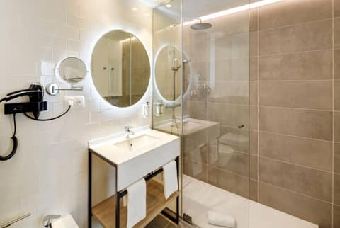 Sercotel Ayala — bathroom