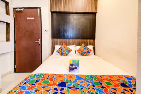 FabHotel Corporate Crown - Nr Jyoti Nivas University — hotel room