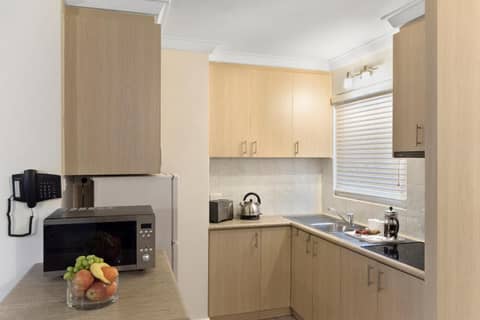 The Peninsula Riverside Serviced Apartments — kitchen