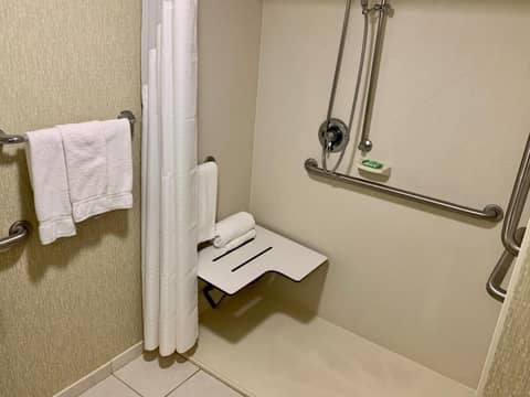 Holiday Inn & Suites Virginia Beach - North Beach by IHG — photo 9
