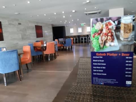 Holiday Inn Express New Delhi International Airport T3 by IHG — dining