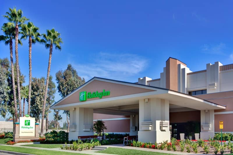 Holiday Inn Hotel & Suites Anaheim by IHG — building