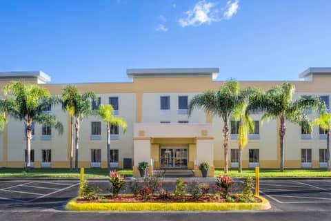 La Quinta by Wyndham Orlando Universal area - Free Shuttle to Universal — photo 2