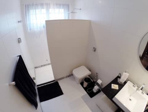 Beach Guest House - GMT — bathroom
