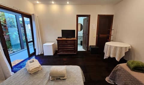 Beach Guest House - GMT — hotel room