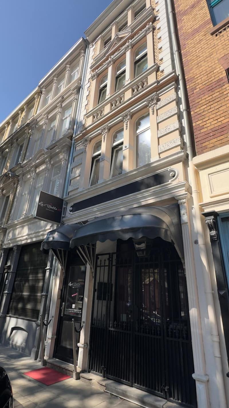 La Belle 10 — building