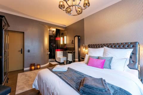 La Belle 10 — hotel room