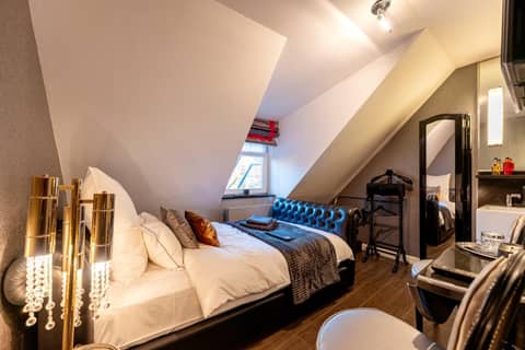 La Belle 10 — hotel room