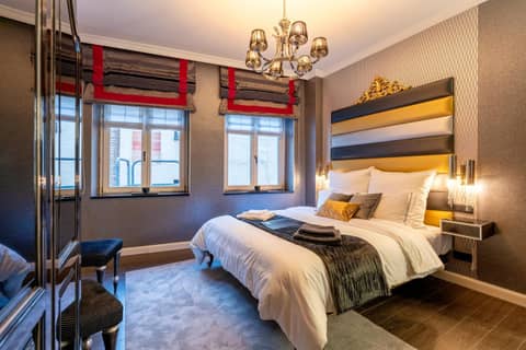 La Belle 10 — hotel room