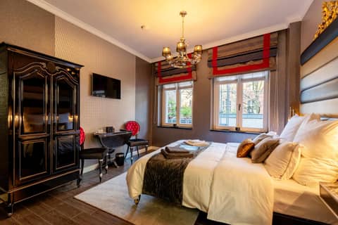 La Belle 10 — hotel room
