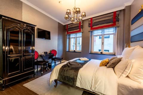 La Belle 10 — hotel room