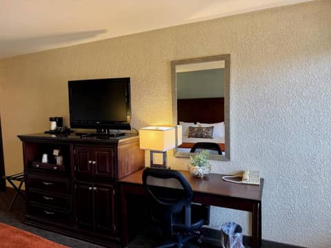 Hotel Indigo Detroit North - Troy by IHG — hotel room