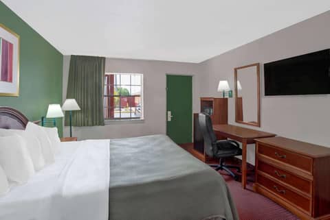 Howard Johnson by Wyndham Ft. Myers FL — photo 2