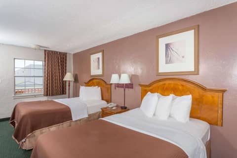 Howard Johnson by Wyndham Ft. Myers FL — photo 3