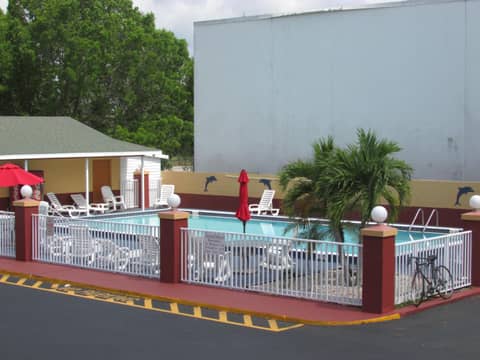 Howard Johnson by Wyndham Ft. Myers FL — photo 6