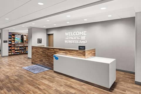 Hampton Inn & Suites Tigard — photo 8