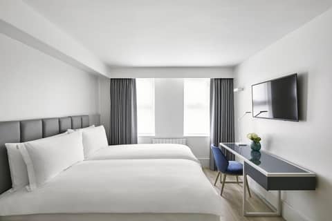 COMO Metropolitan London — hotel room