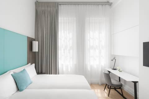 COMO Metropolitan London — hotel room