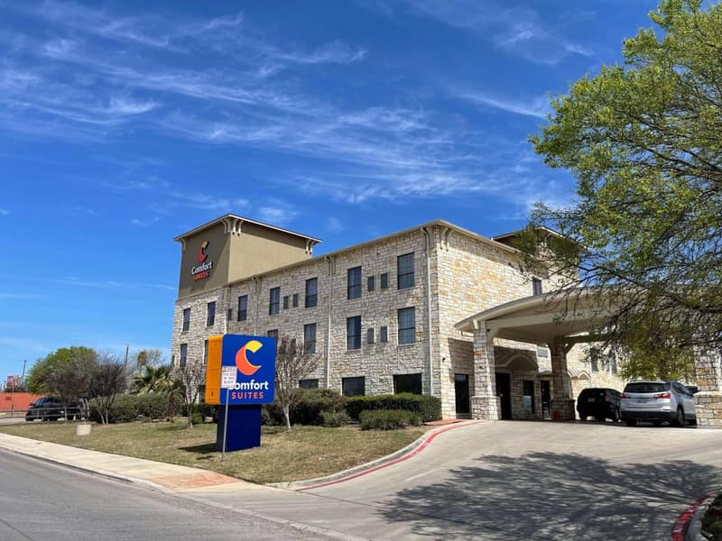 Comfort Suites San Antonio SeaWorld - Lackland AFB — building