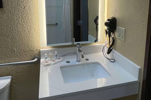 Comfort Suites San Antonio SeaWorld - Lackland AFB — photo 9