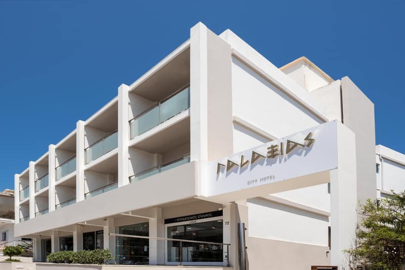 Hotel Galaxias — building