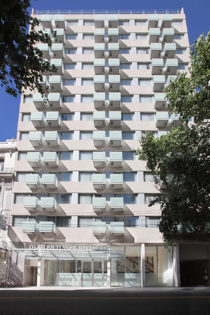 Dazzler by Wyndham Buenos Aires Recoleta — building