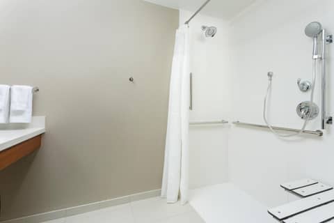 SpringHill Suites by Marriott San Diego Mission Valley — bathroom