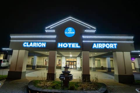Clarion Hotel Detroit Metro Airport — photo 2