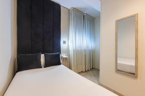 Hotel Sacromonte — bedroom