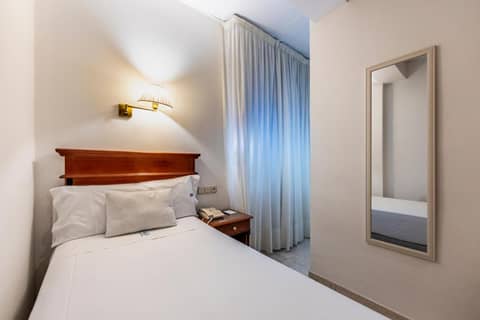 Hotel Sacromonte — bedroom