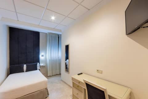 Hotel Sacromonte — hotel room