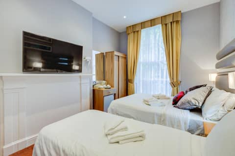 KingswayPark Hotel at Park Avenue — hotel room