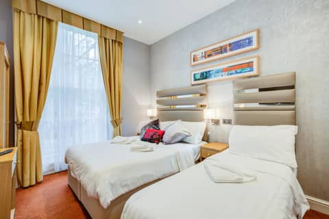 KingswayPark Hotel at Park Avenue — hotel room