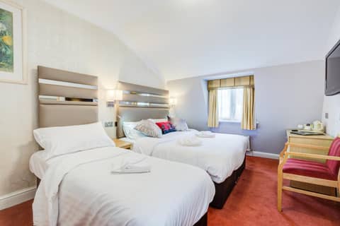 KingswayPark Hotel at Park Avenue — hotel room
