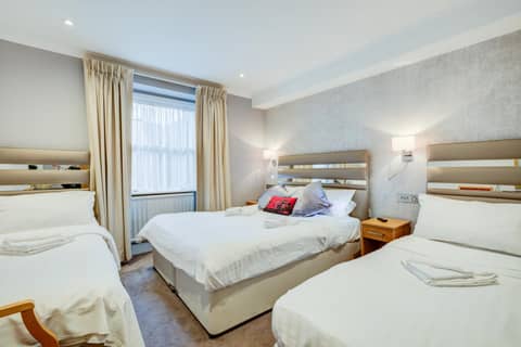 KingswayPark Hotel at Park Avenue — hotel room