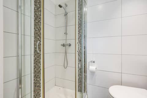 KingswayPark Hotel at Park Avenue — bathroom