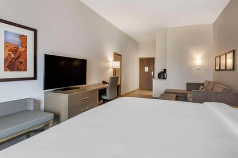 Comfort Suites Scottsdale Talking Stick Entertainment District — photo 2