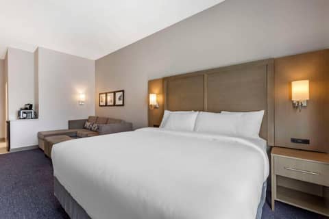 Comfort Suites Scottsdale Talking Stick Entertainment District — photo 4