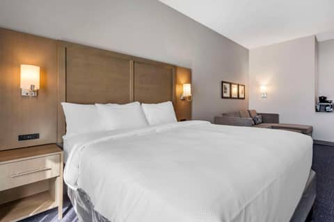 Comfort Suites Scottsdale Talking Stick Entertainment District — photo 8