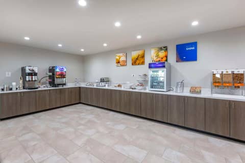 Comfort Suites Scottsdale Talking Stick Entertainment District — photo 9