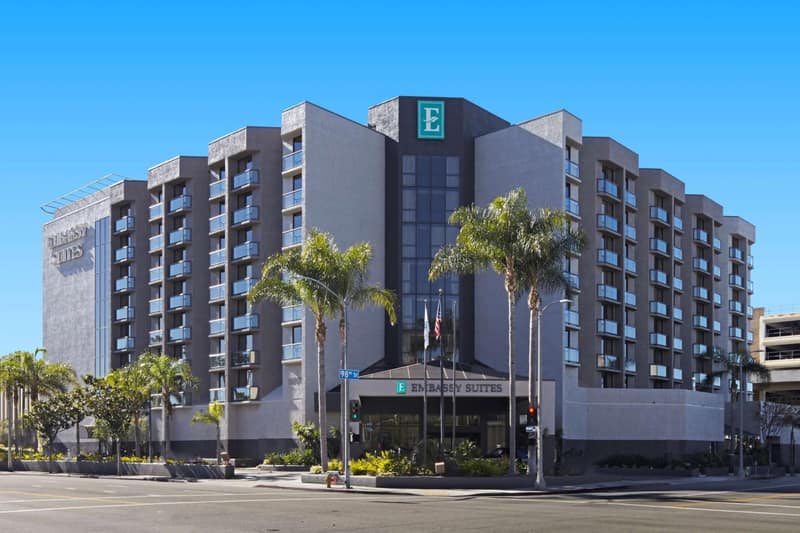 Embassy Suites Los Angeles - International Airport/North — building