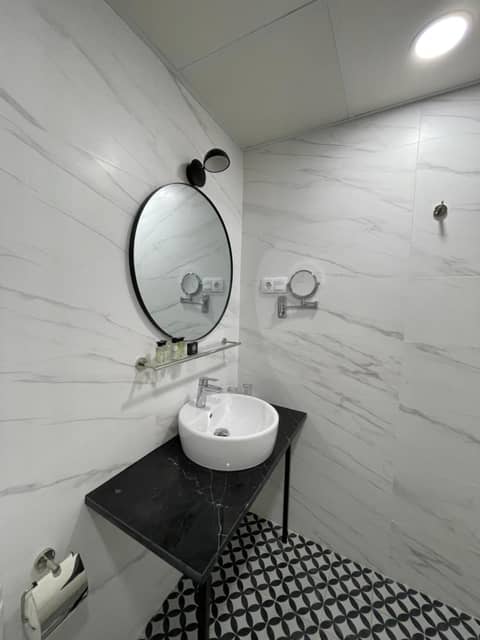 Soho Boutique Urban — bathroom